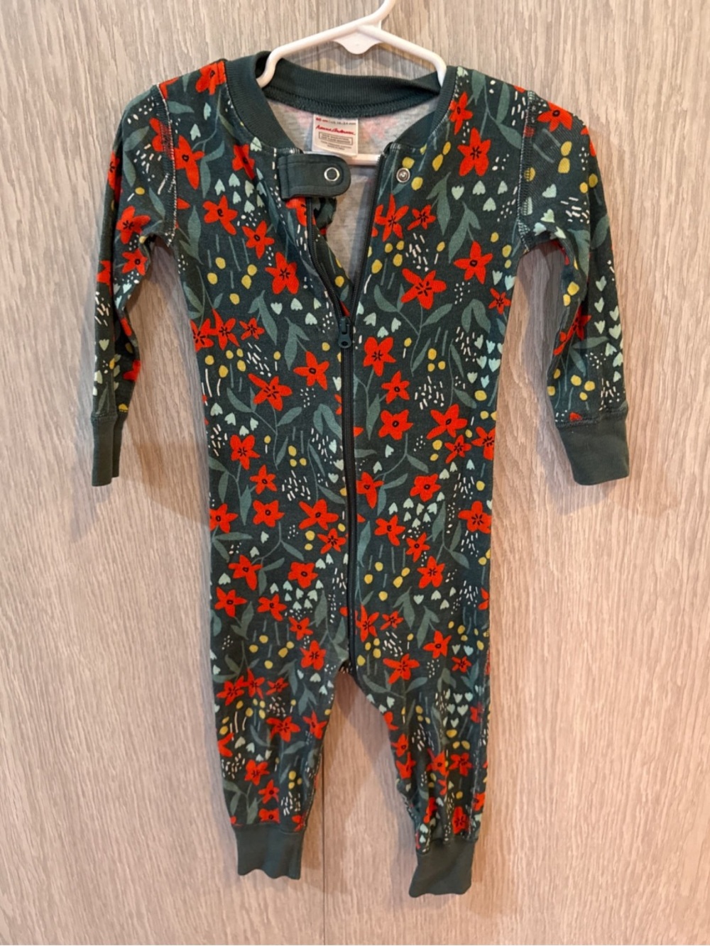 Hanna Andersson Poinsetta red green holiday cotton onesie pajama 18-24 - Picture 2 of 5